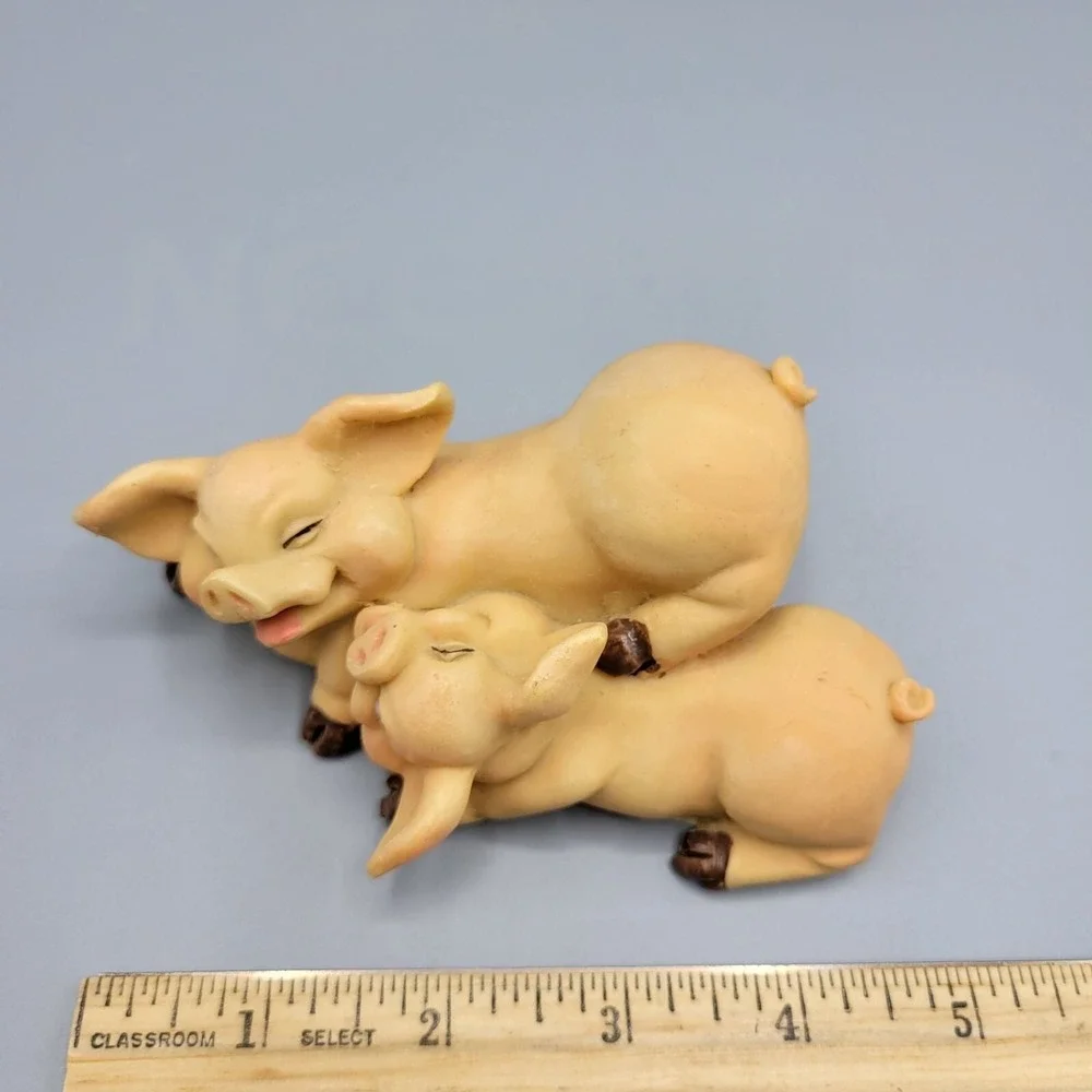 Vintage Pig Figurines Resin Sculptures Mamma & Baby Pig Playful Animal Decor